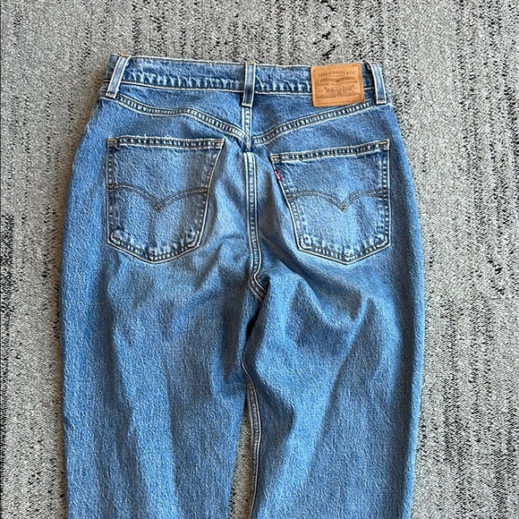 Levi's High Rise Blue Jeans - Picture 10 of 11